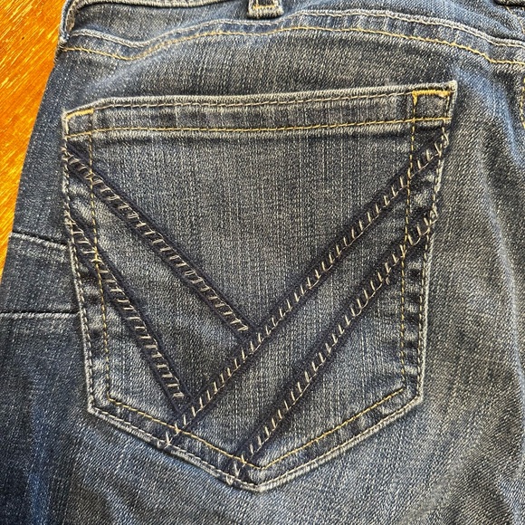 New without tags! Women's Ariat Flared Jeans - Picture 3 of 4